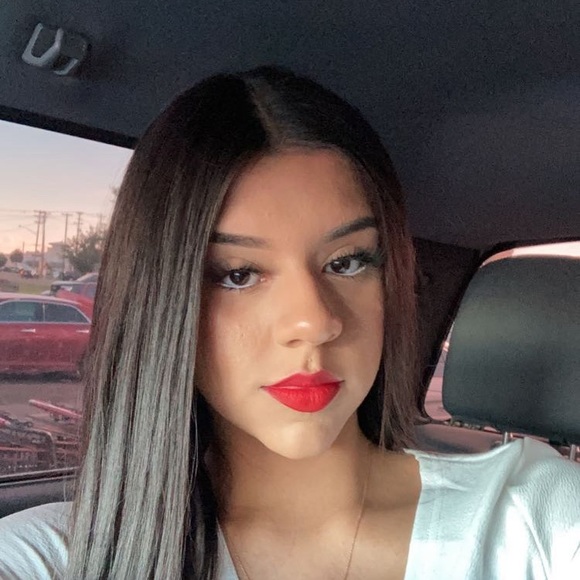 Meet your Posher, Lorena - Picture 1 of 1